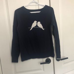 Gap sweater with lovebird design